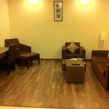 Vibe By The Lalit Traveller Hotel Faridabad Buitenkant foto