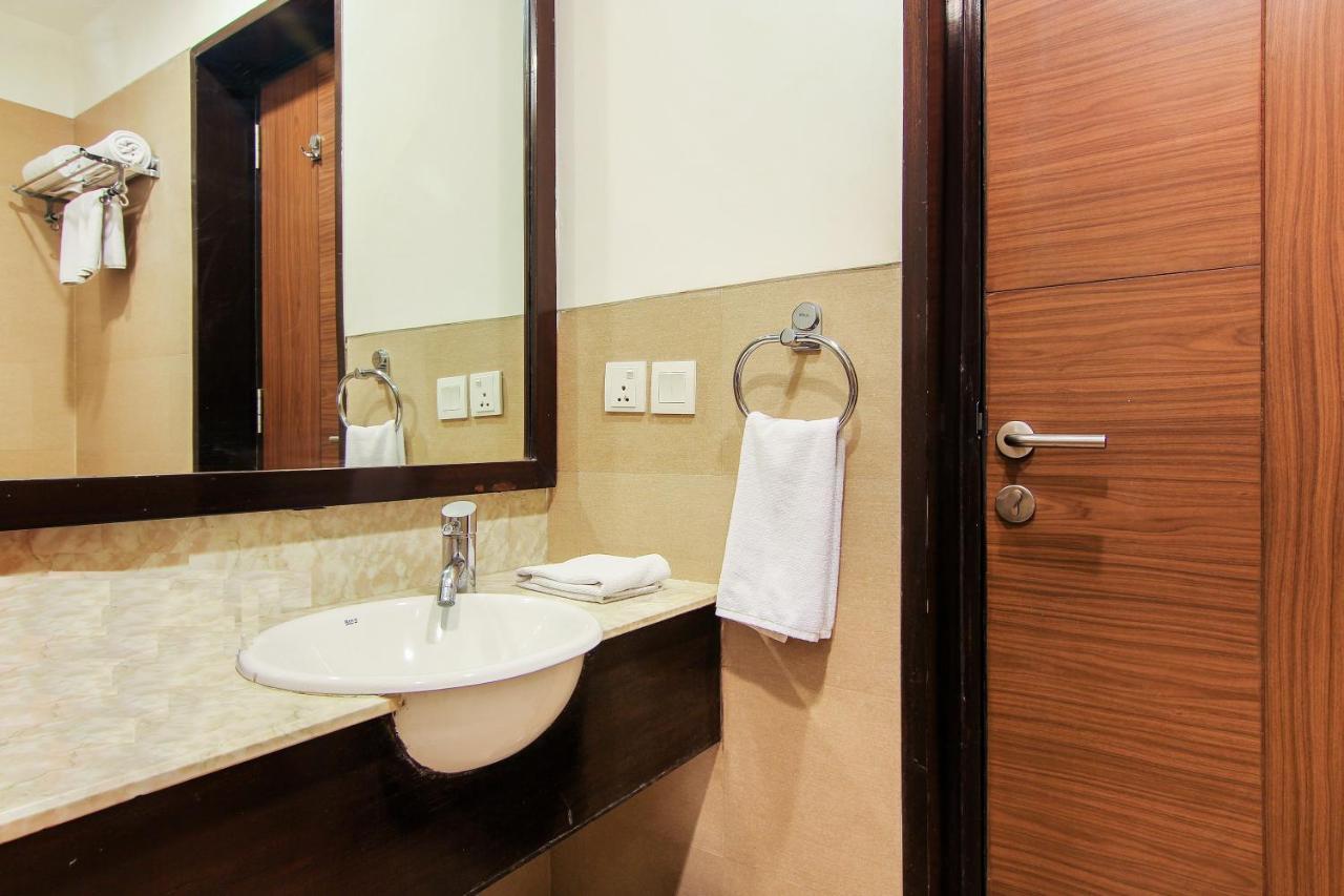 Vibe By The Lalit Traveller Hotel Faridabad Buitenkant foto