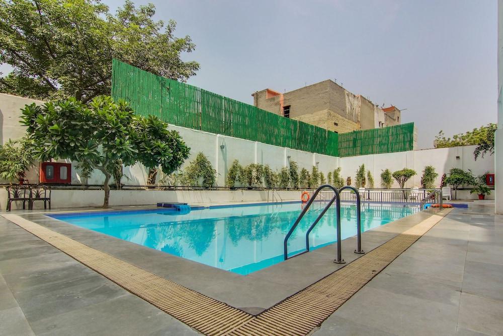 Vibe By The Lalit Traveller Hotel Faridabad Buitenkant foto