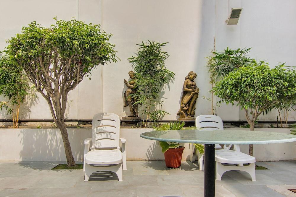 Vibe By The Lalit Traveller Hotel Faridabad Buitenkant foto
