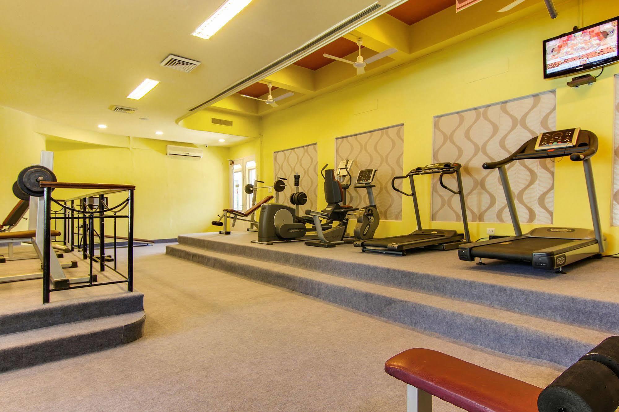 Vibe By The Lalit Traveller Hotel Faridabad Buitenkant foto