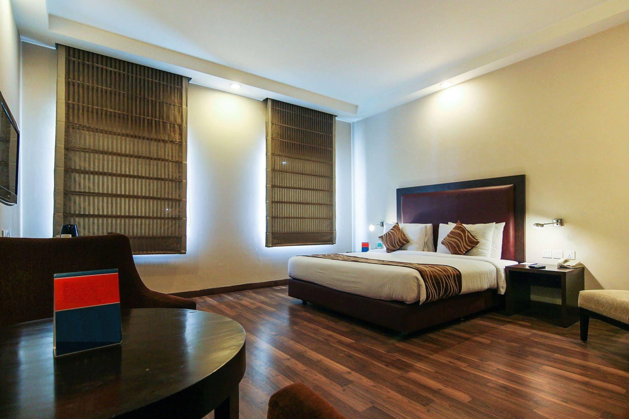 Vibe By The Lalit Traveller Hotel Faridabad Buitenkant foto