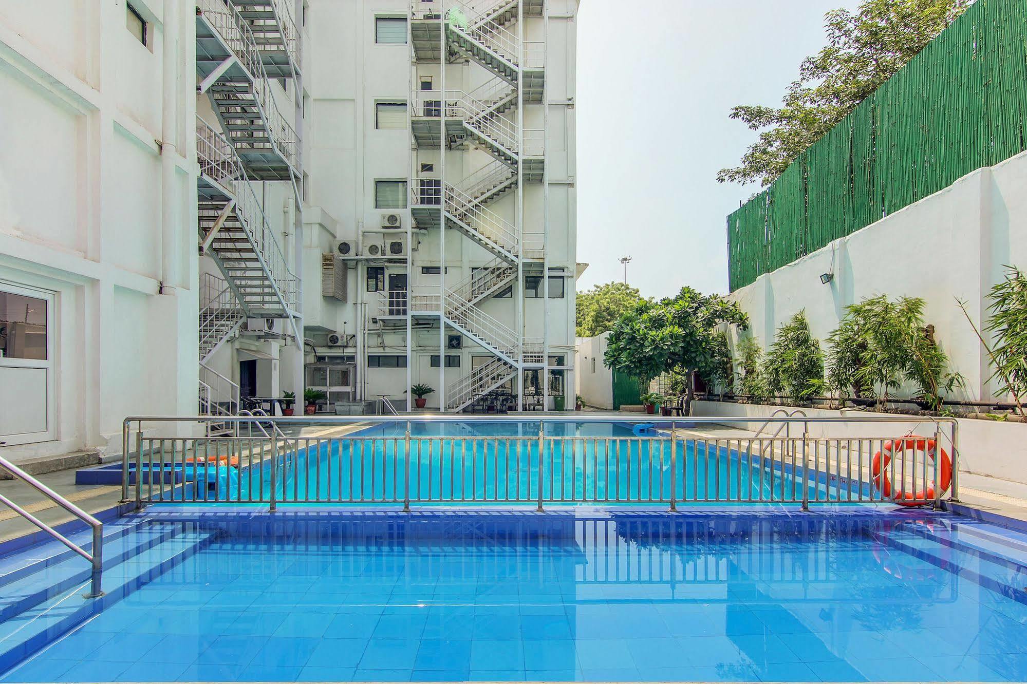 Vibe By The Lalit Traveller Hotel Faridabad Buitenkant foto