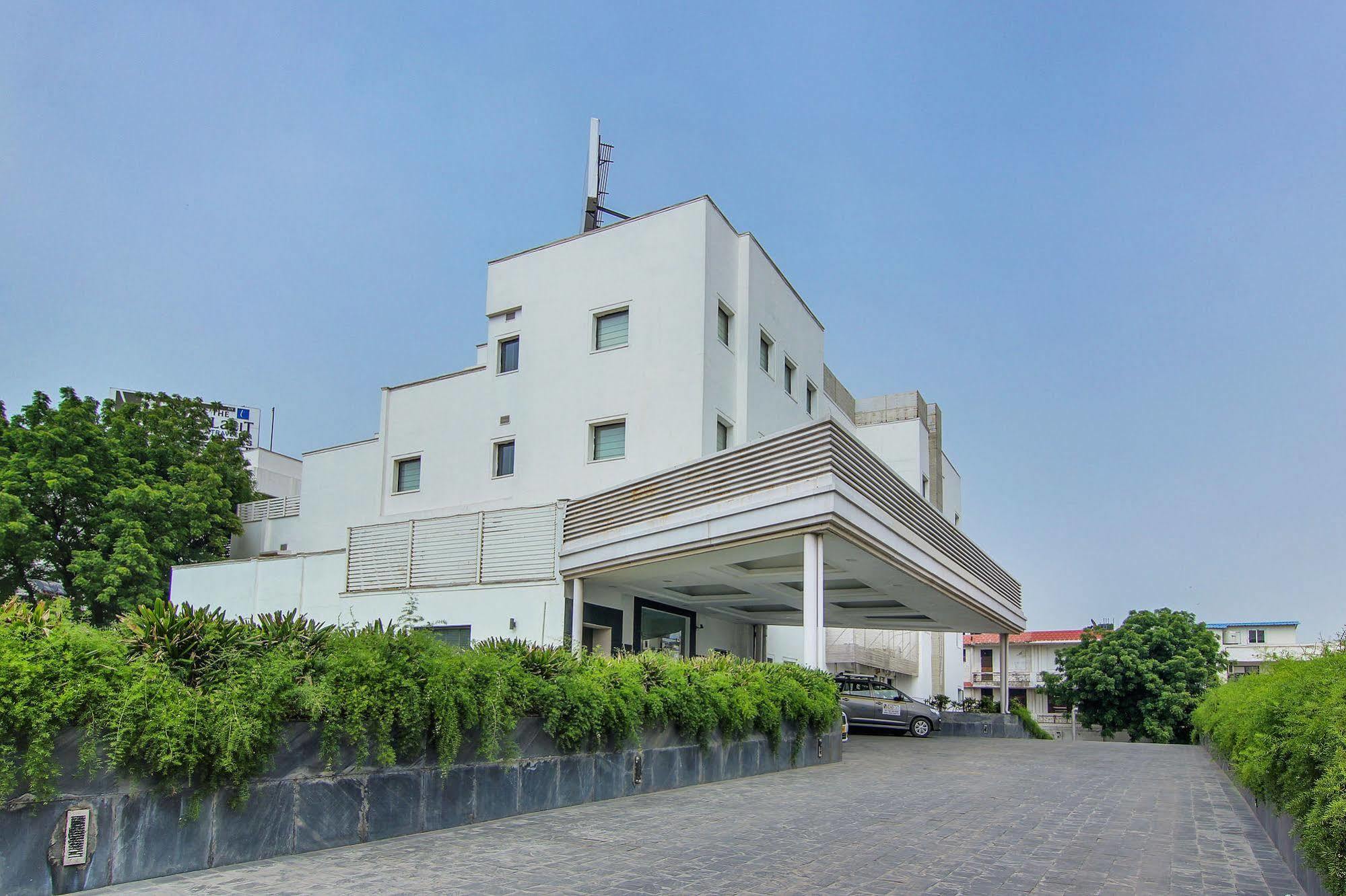 Vibe By The Lalit Traveller Hotel Faridabad Buitenkant foto