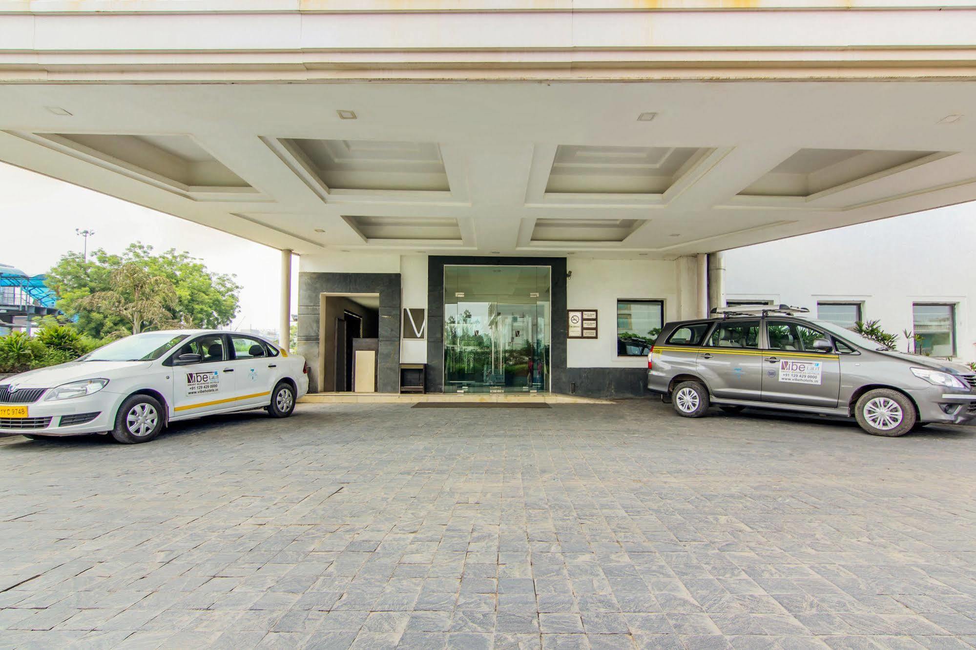 Vibe By The Lalit Traveller Hotel Faridabad Buitenkant foto