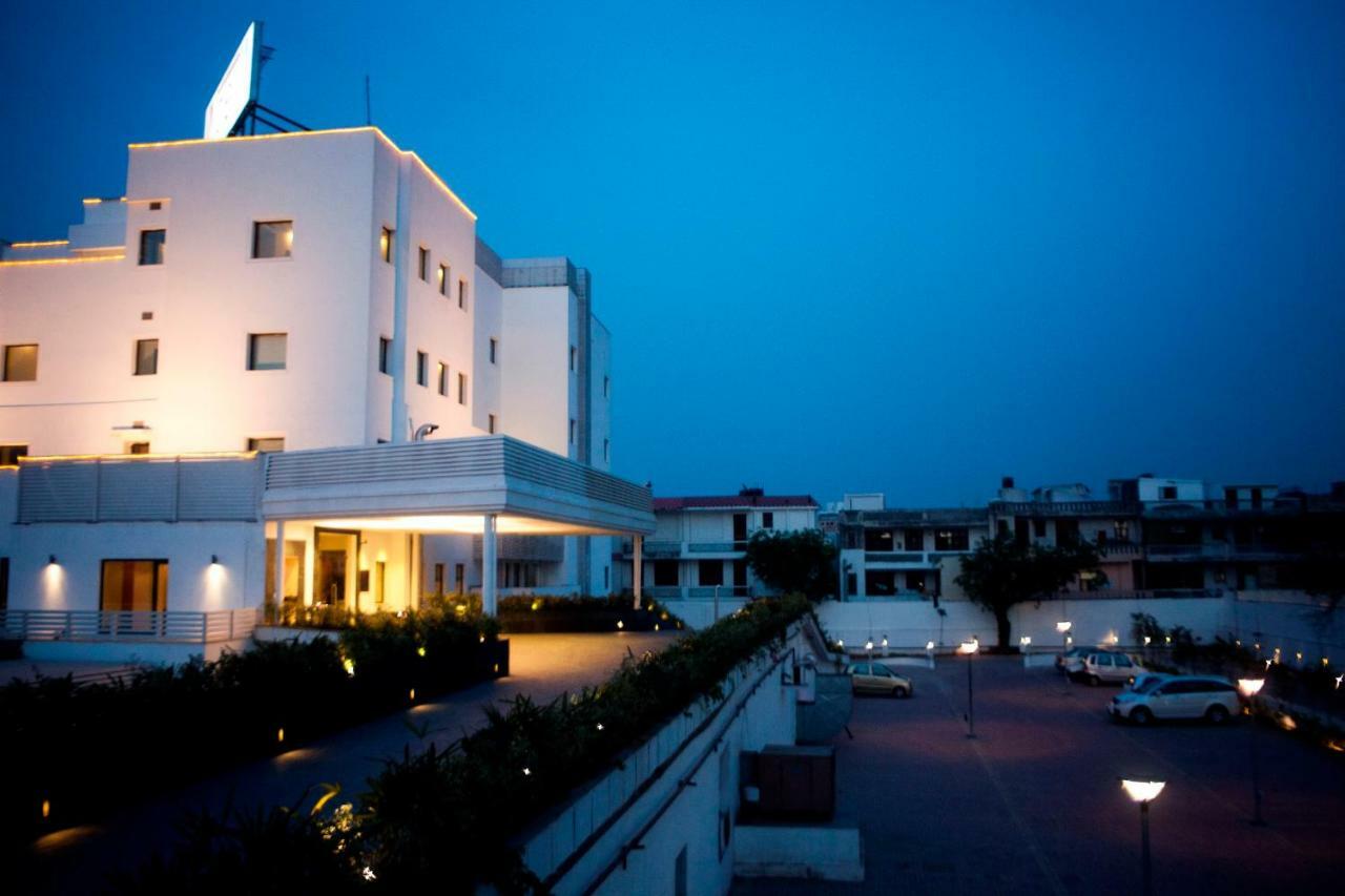 Vibe By The Lalit Traveller Hotel Faridabad Buitenkant foto